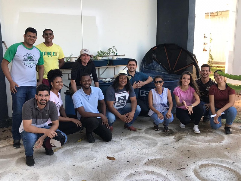 Participantes da oficina de aquaponia do Campus do Sertão (foto: Thamisa Rodrigues)